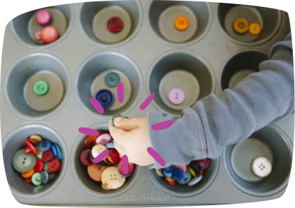 montessori tegli muffin con bottoni di diversi colori