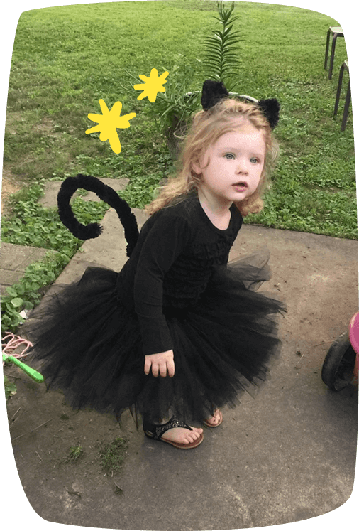 bambina mascherata da gattina