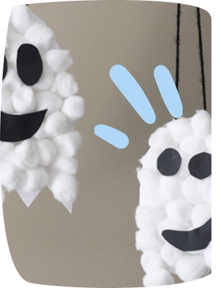 decorazioni di Halloween per bambini fantasmi con cartone e batuffoli ovatta