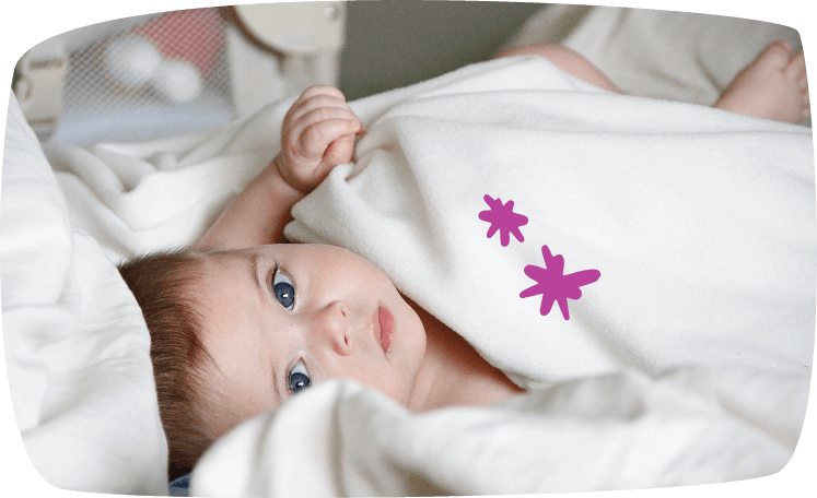 bambino piccolo a letto
