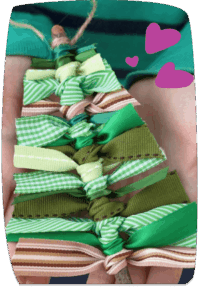 christmas-tree-made-of-ribbons